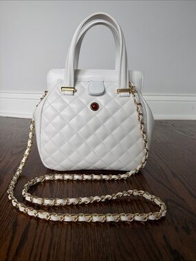 Batycki White Quilted Leather Crossbody Handbag with Gold Chain